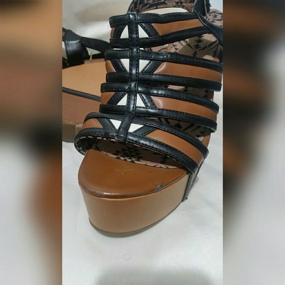 Shoes - Picture 2 of 4